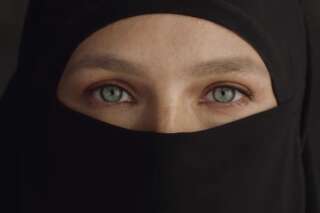Bar Refaeli enlève un niqab dans une pub pour vêtements sur la 
