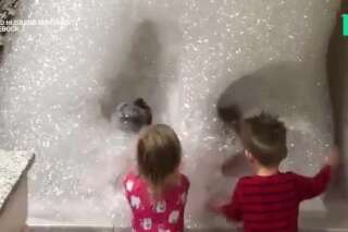 Le bain moussant géant de ces enfants donne envie de se jeter dedans