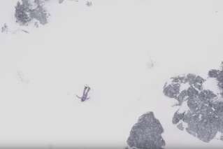 La chute à ski de ce freerider japonais est digne d'une cascade de James Bond