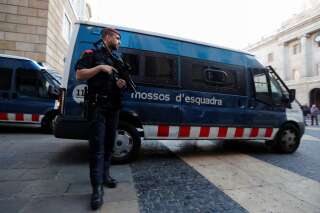 Espagne: un homme armé d'un couteau abattu alors qu'il attaquait un commissariat près de Barcelone