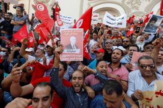 En Tunisie, le président nomme un nouveau gouvernement deux mois et demi après avoir limogé l'ancien