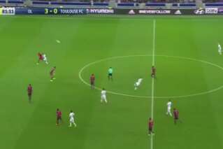 Lyon- Toulouse: avec son lob du milieu de terrain, le joueur lyonnais Memphis Depay a peut-être marqué le but de l'année