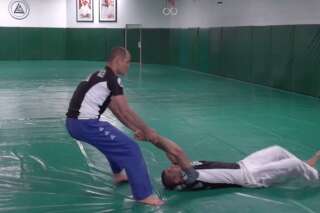 Ce prof de Ju-Jitsu vous apprend à réagir si vous êtes traînés au sol comme le passager d'United Airlines
