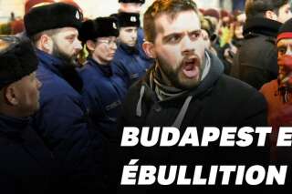 En Hongrie, des milliers de manifestants paralysent le parlement