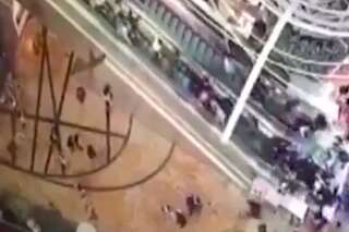 Un escalator fou provoque la panique dans un centre commercial de Hong-Kong