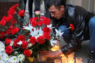 Explosion à Saint-Pétersbourg: les Russes rendent hommage aux victimes