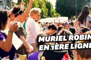 74 secondes de silence contre les féminicides lors d'une manifestation à Paris
