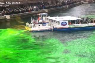Fête de la Saint Patrick 2018: Les plombiers de Chicago ont teint la rivière en vert avec leur produit secret