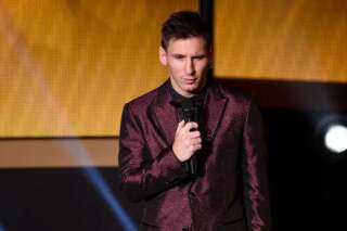 Ballon d'Or 2014: Lionel Messi moqué sur les réseaux sociaux pour son costume bordeaux
