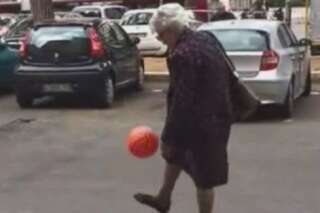 VIDÉO. Cette grand-mère italienne joue au foot comme une pro