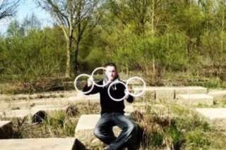 VIDEO. Le jongleur français Lindzee fait illusion avec 4 anneaux