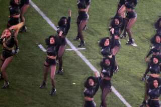 PHOTOS. Beyoncé a rendu hommage aux Black Panther à la mi-temps du Super Bowl 2016