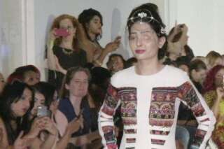 Défigurée à l'acide, l'Indienne Reshma Qureshi a défilé à la Fashion Week de New York