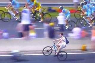 VIDÉO. Tour de France: il suit les coureurs en roue arrière lors de la dernière étape