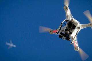 Canon laser, filets, aigles... quelles pistes pour protéger les avions des drones?