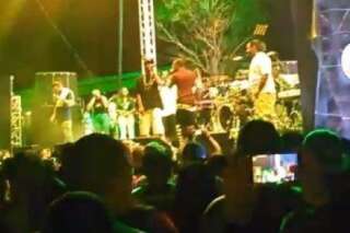 Un  rappeur de Bone Thugs-N-Harmony se prend un drone en pleine tête pendant son concert