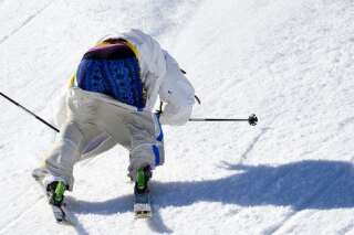 PHOTOS. Ski slopestyle : l'athlète Henrik Harlaut a failli perdre son pantalon lors d'une chute