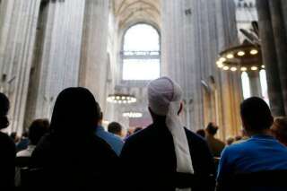 Des musulmans dans les églises, la réponse des communautés religieuses aux attentats