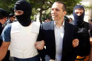 VIDÉOS. Grèce: Nikos Michaloliakos, le chef du parti néo-nazi Aube Dorée placé en détention, quatre de ses députés inculpés