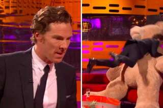 VIDÉO. Benedict Cumberbatch, déchaîné, tabasse un ourson en peluche géant