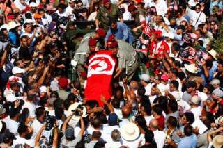 PHOTOS. Tunisie: marée humaine à l'enterrement de l'opposant assassiné Mohamed Brahmi