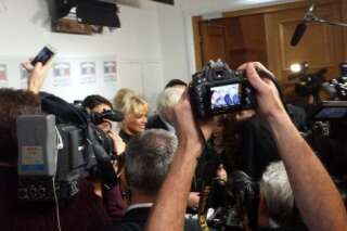 Alerte à l'Assemblée: Pamela Anderson provoque une (mini) émeute de journalistes