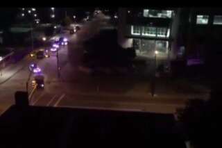 Dallas: un véhicule blindé attaque le quartier général de la police