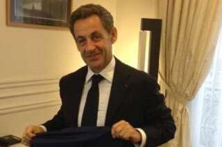 PHOTO. Nicolas Sarkozy 2017: il pose avec un maillot de soutien à son retour pour la future présidentielle