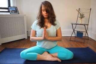 VIDÉO. Yoga: 5 postures faciles pour être de bonne humeur