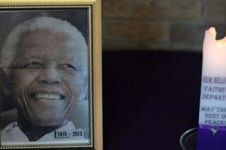 Des prières pour Mandela dimanche, premier jour d'une semaine de deuil officiel