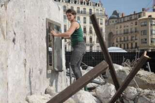 Une rue syrienne dévastée recréée au cœur de Lyon par Handicap International