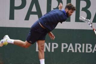 VIDÉOS. A Roland Garros, Benoît Paire s'énerve, se frappe, casse sa raquette et se fait sortir