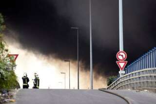 Incendie d'un entrepôt à La Courneuve: l'A86 entièrement rouvert, bouchons au nord de Paris, le RER reprend