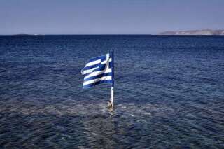 Grèce: la bourse d'Athènes plonge de 22% après cinq semaines de fermeture