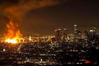 PHOTOS. À Los Angeles, deux incendies géants détruisent quatre bâtiments, aucun blessé