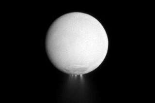 De l'eau découverte sur un satellite de Saturne