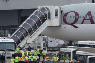 VIDÉOS. Un avion de ligne de Qatar Airways escorté par un chasseur de l'armée jusqu'à Manchester en Angleterre