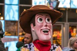 VIDÉO. Un homme déguisé en Woody de Toy Story arrêté pour agression sexuelle aux Etats-Unis