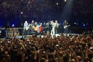 VIDÉOS. Eagles of Death Metal de retour sur scène lors du concert de U2 à l'AccorHotels Arena