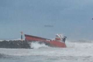 PHOTOS. Un cargo espagnol s'échoue à Anglet: un marin blessé, le plan Polmar déclenché
