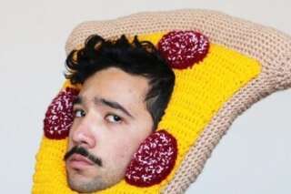 Un Australien tricote des bonnets insolites en forme de nourriture