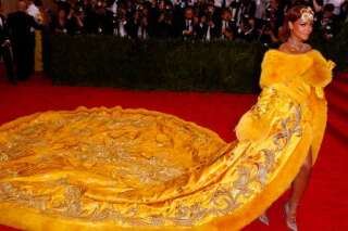 PHOTOS. MET Gala 2015: Rihanna et sa robe n'avaient aucune chance d'échapper aux détournements