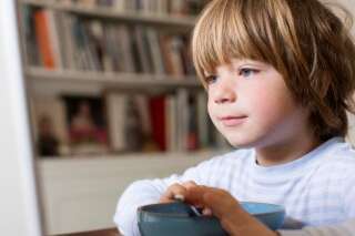 Manger devant un écran : une habitude pour 29% des enfants de moins de 3 ans
