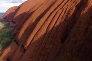 Une vidéo vue du ciel à couper le souffle pour la roche australienne d'Uluru