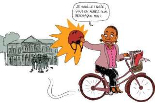 VIDÉO. Christiane Taubira est repartie à vélo du ministère de la Justice, après la passation de pouvoirs