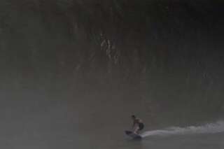 VIDEO. La plus grande vague surfée en skimboard
