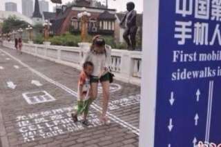 PHOTOS. En Chine, un trottoir pour les utilisateurs de téléphones portables