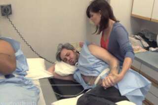 VIDÉO. Grossesse : Deux hommes font (encore) l'expérience d'un accouchement avec des électrodes
