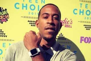 PHOTOS. Ludacris affiche son Apple Watch incrustée de diamants lors des Teen Choice awards