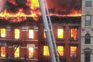 PHOTOS. New York: incendie impressionnant en plein Manhattan, 19 blessés